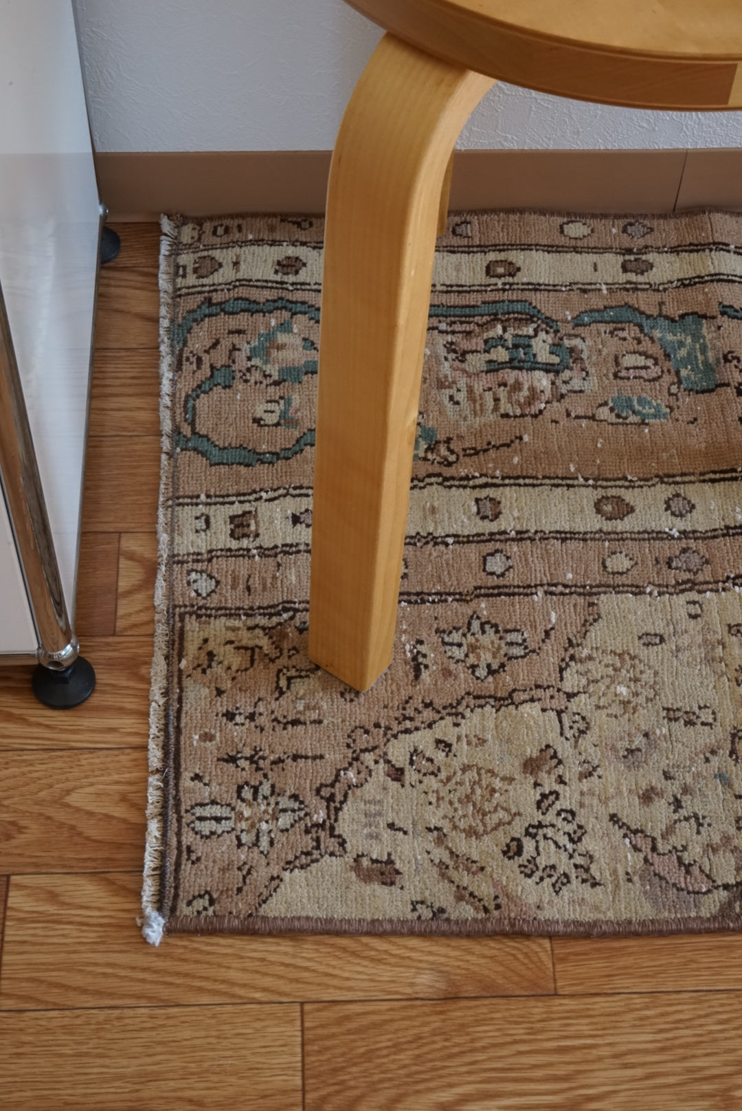 Türkiye Old Oushak Beige , Green Classical Design 1970年代 75 × 53 cm No.TR25468
