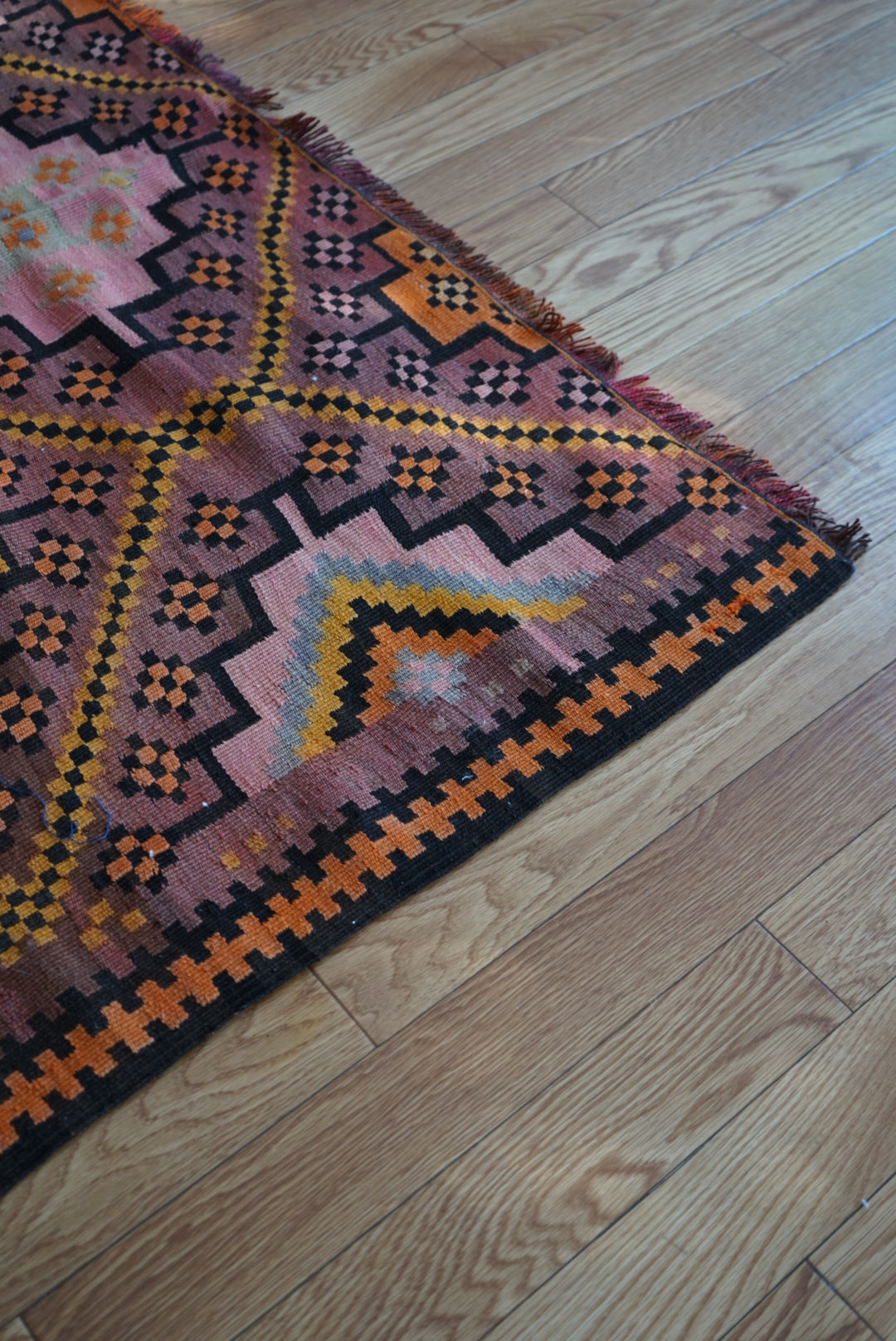Türkiye Old Kilim Kars Tribal Design Purple 1970年代 180.5 × 135 cm No.TR25548 / 国内送料無料・羊毛手織りキリム