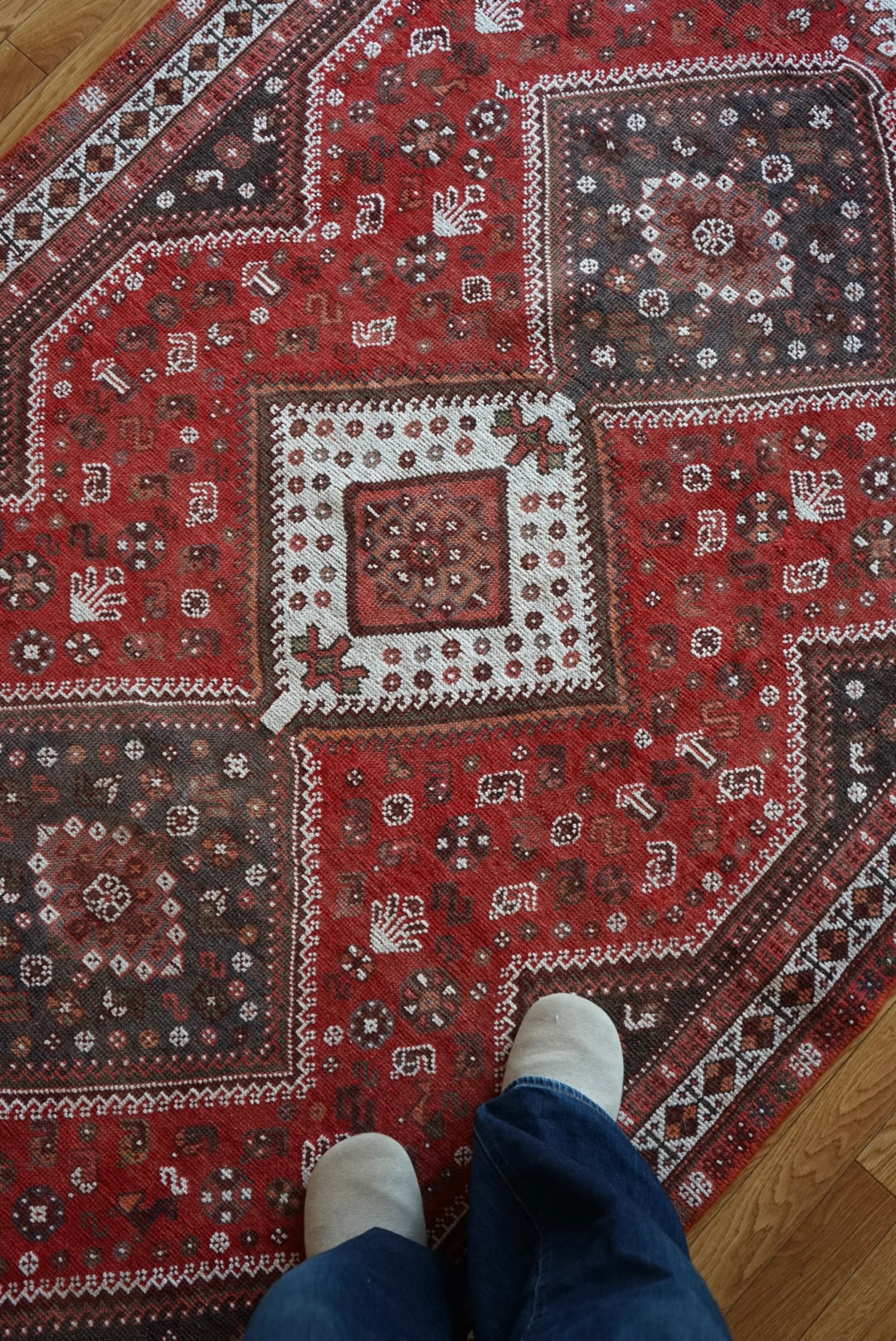 店頭販売 Türkiye Old Persia Design Red , Black 1960年代 263 × 145 cm No.TR25515 / 国内送料無料・羊毛手織り絨毯