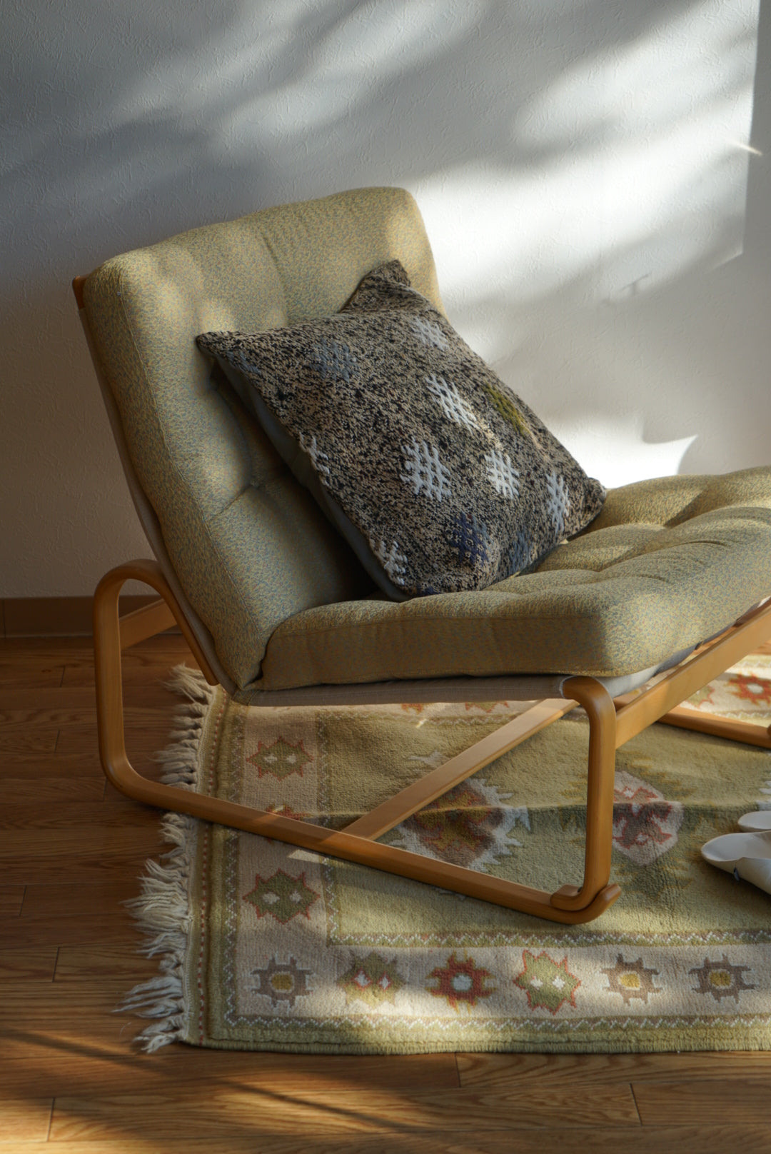 Türkiye Old Kilim Cushion Cover Mix Color Beige , Black , Charm Design 47 × 46 cm No.TR25465 / 国内送料無料・羊毛手織りキリム