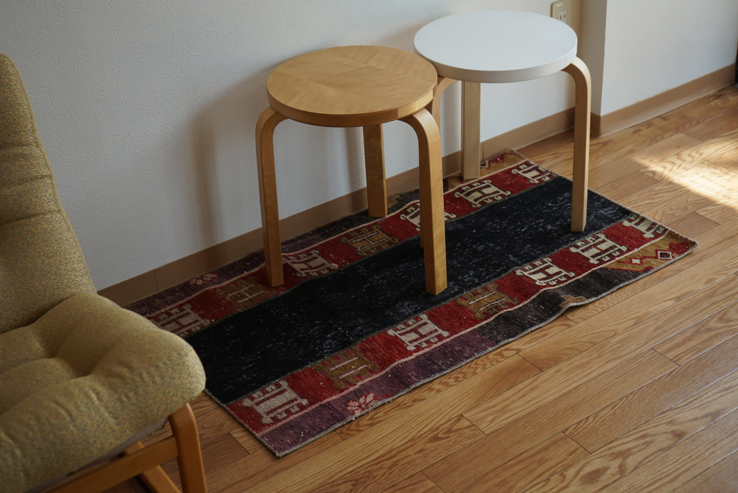 Türkiye Old Oushak Black , Red Patchwork Runner 1970年代 109 × 61.5 cm No.TR25421