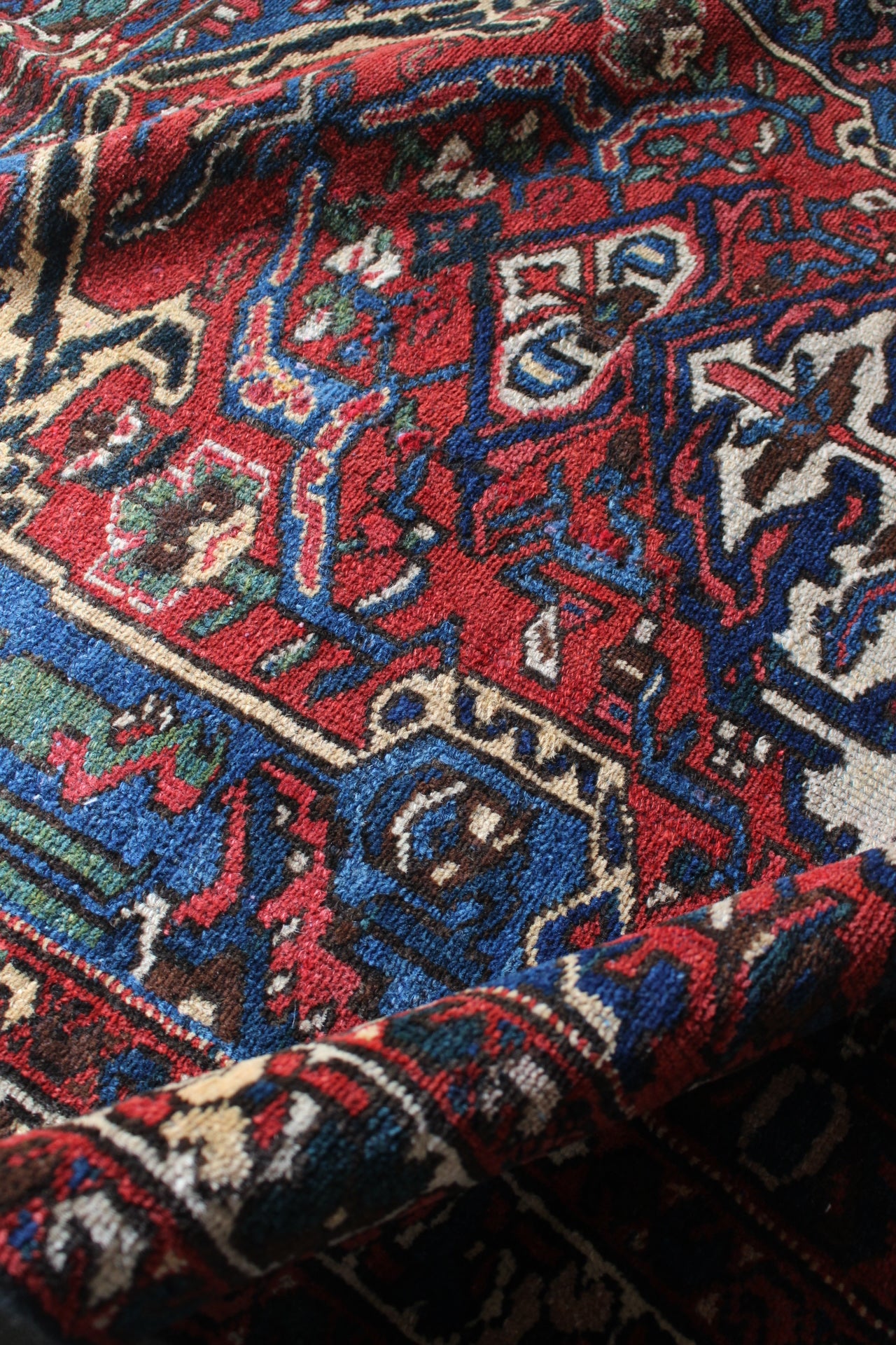 店頭販売 IRAN ANTIQUE BAKHTIARI 
1900年代 198 × 122 cm