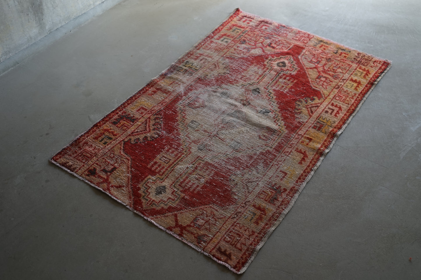 TURKEY VINTAGE SMALL RUG ANATORIA RED 114 × 94 cm No.TR25189