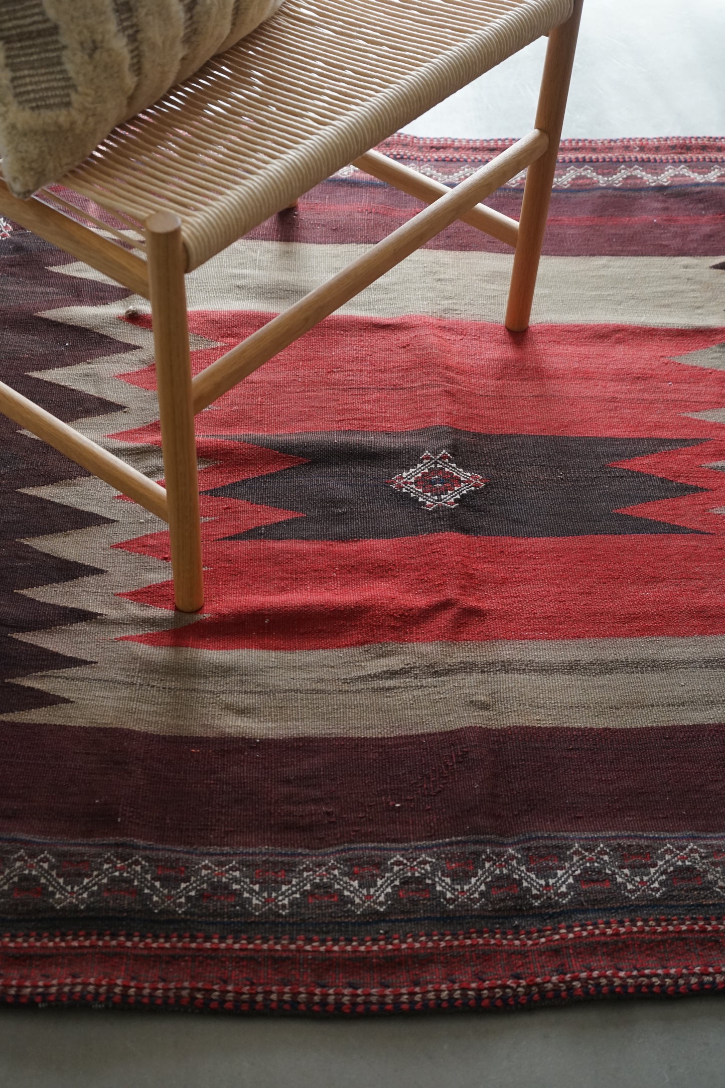 IRAN ANTIQUE AFSHAR TABLECLOTH 1840年代 129 × 126.5 cm