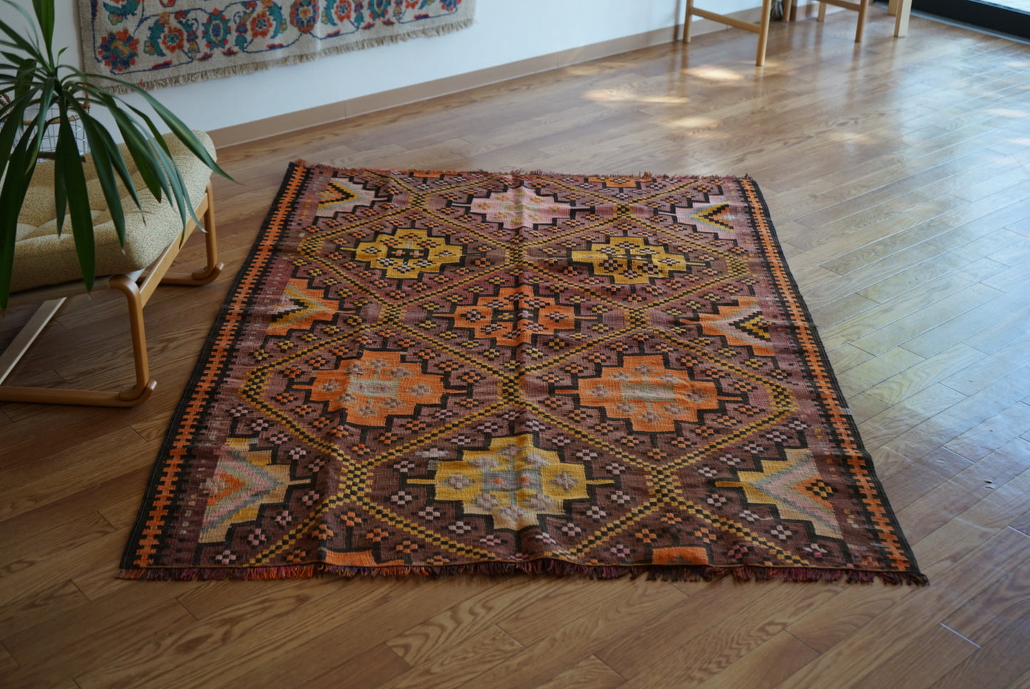 Türkiye Old Kilim Kars Tribal Design Purple 1970年代 180.5 × 135 cm No.TR25548 / 国内送料無料・羊毛手織りキリム