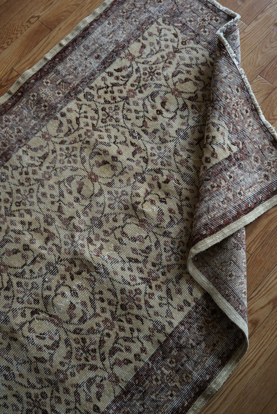 Türkiye Old Isparta Beige ,  Azuki Color Flower 1970年代 198.5 × 117 cm No.TR25519 / 国内送料無料・羊毛手織り絨毯