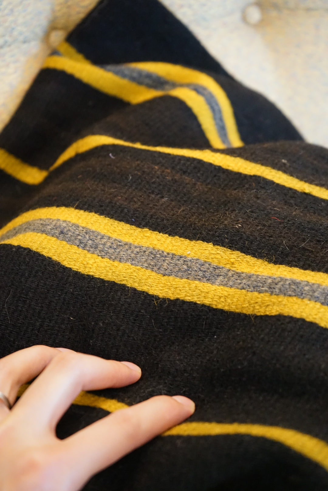 Türkiye Old Kilim Cushion Cover Black , Yellow , Blue Stripe Design 50 × 50 cm No.TR25567 / 送料無料・羊毛手織りキリム