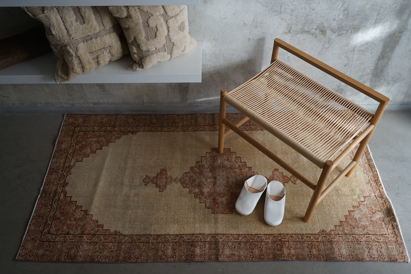 TURKEY OLD ISPARTA BEIGE MEDALION 1970年代 172 × 92 cm No.TR25200