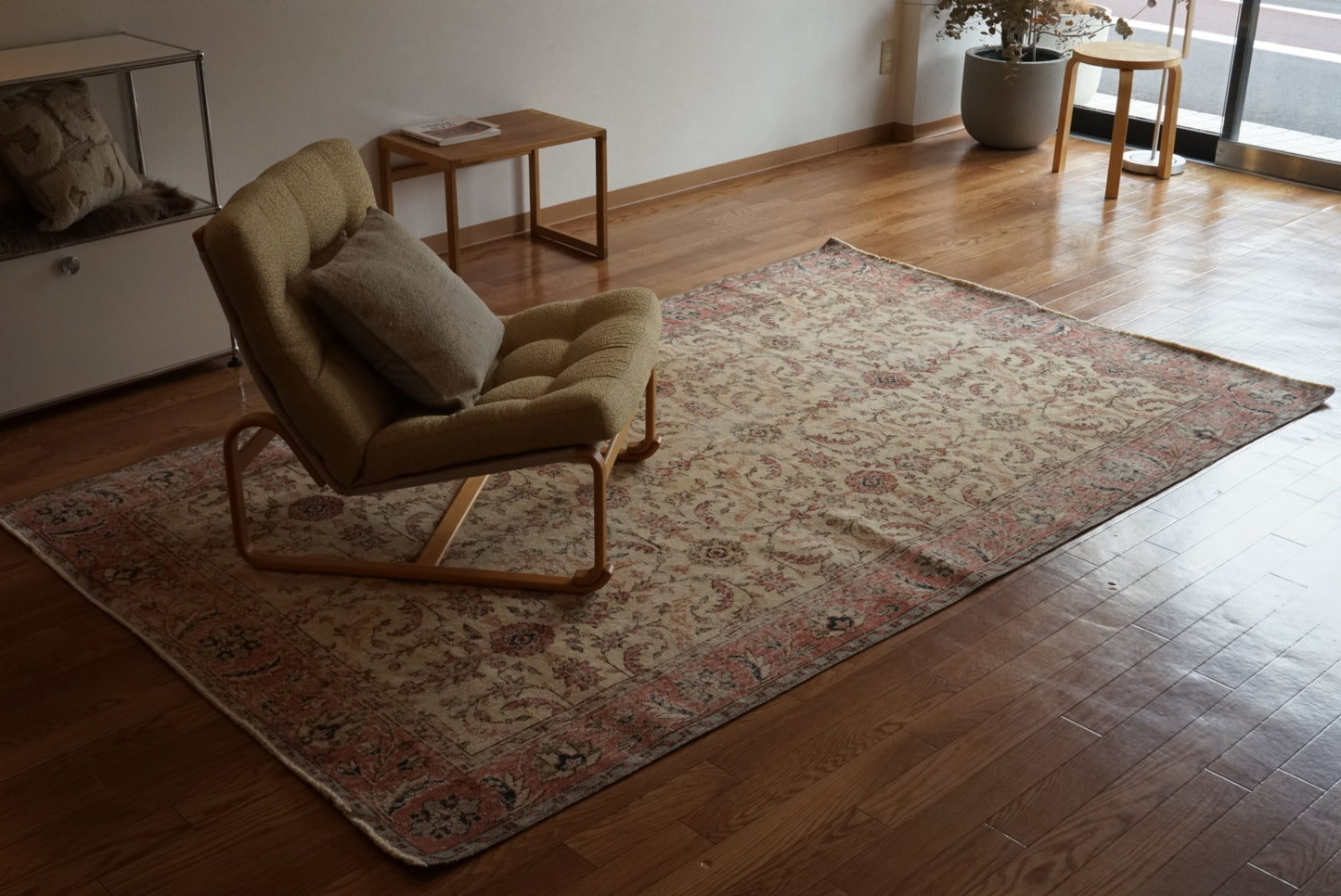 Türkiye Old Isparta Floral Pink , Beige 1970年代 250 × 154 cm No.TR25496 / 国内送料無料