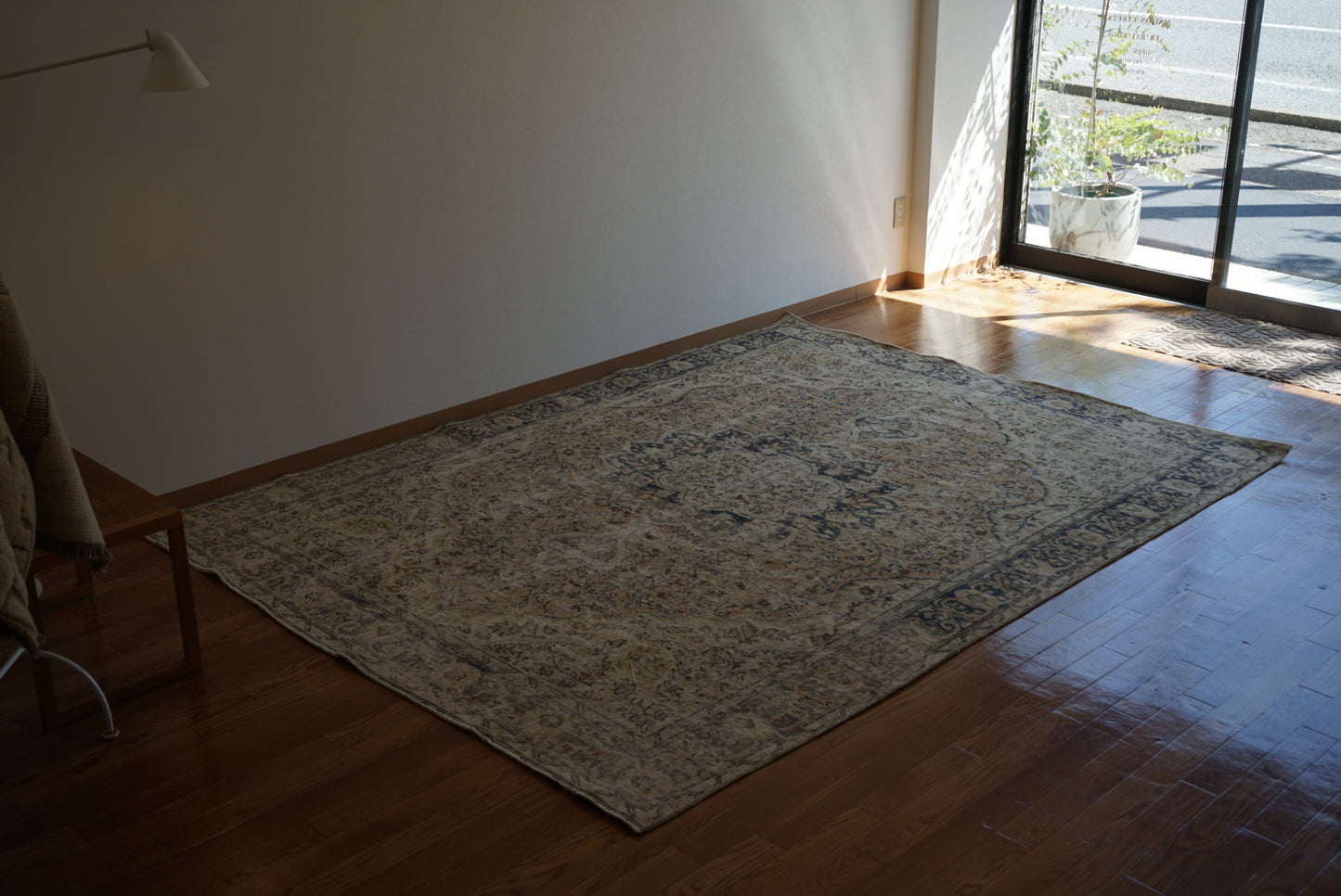 Türkiye Old Isparta Medallion Navy , Beige 1960年代 259 × 194 cm No.TR25375