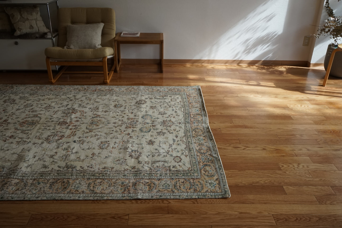 Türkiye Old Isparta Ivory , Orange Flower 1970年代 242 × 164.5 cm No.TR25504 / 国内送料無料