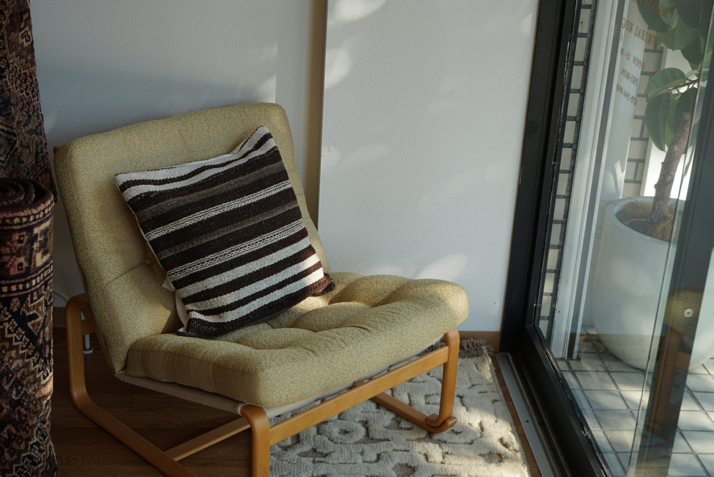 Türkiye Old Kilim Cushion Cover Brown , White Stripe Design 45 × 45 cm No.TR25553 / 送料無料・羊毛手織りキリム