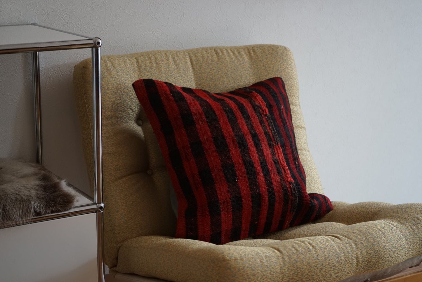 Türkiye Old Kilim Cushion Cover Red , Black Checker Design 50 × 50 cm No.TR25524 / 国内送料無料・羊毛手織りキリム