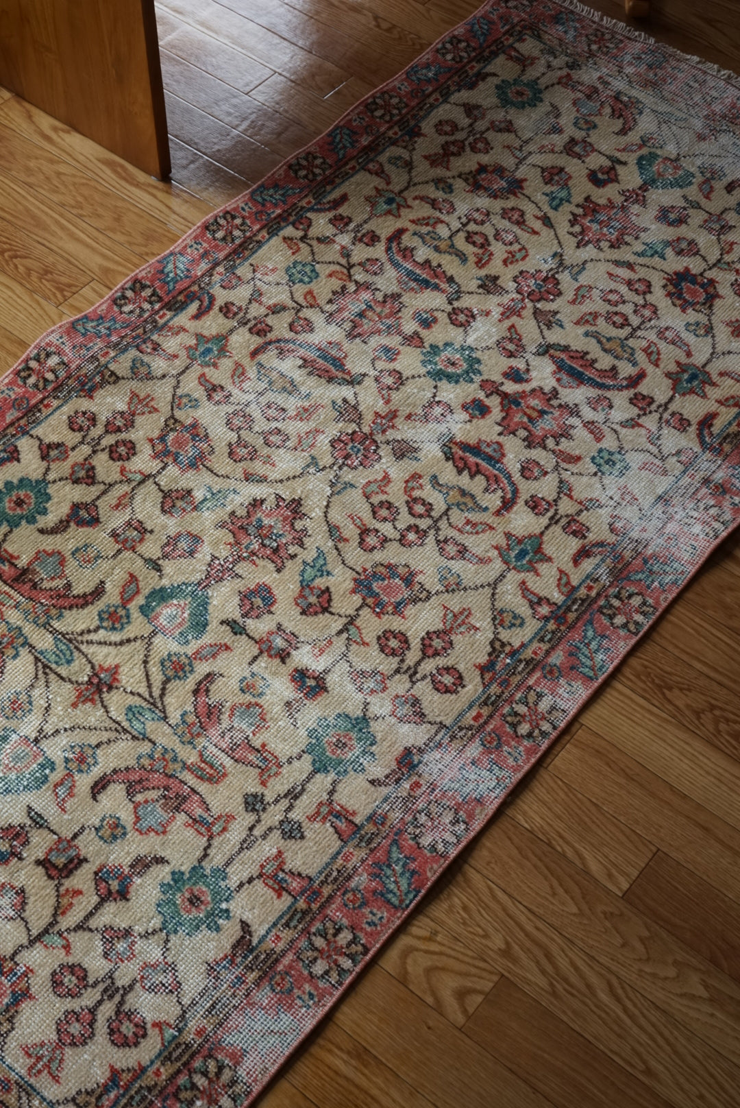 Türkiye Old Isparta Beige , Rose Pink , Emerald Green Floral 1970年代 194 × 92 cm No.TR25451 / 国内送料無料