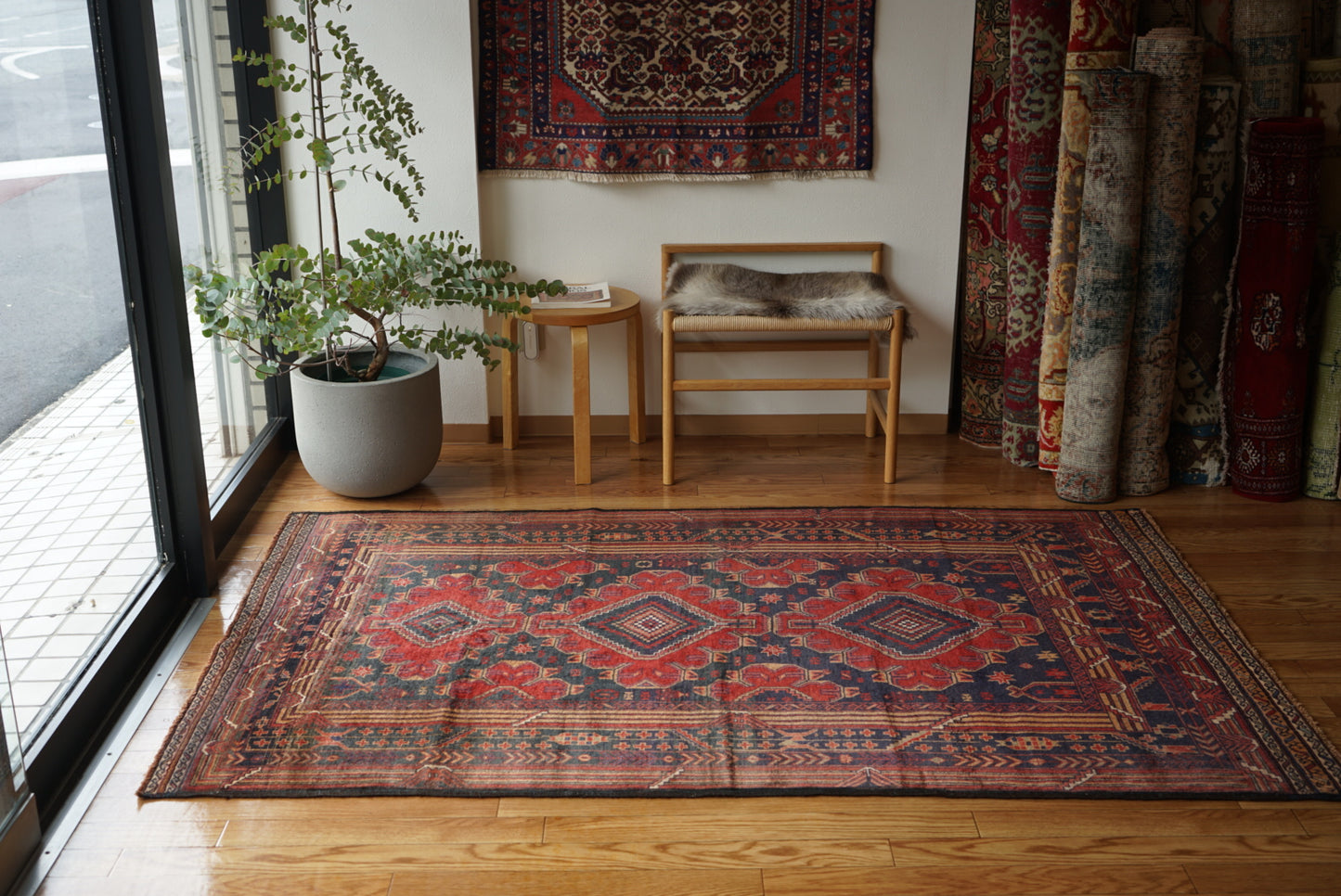 Afghanistan Vintage Baluch Navy Tribal Design 1980年代 208 × 130 cm No.AF2525