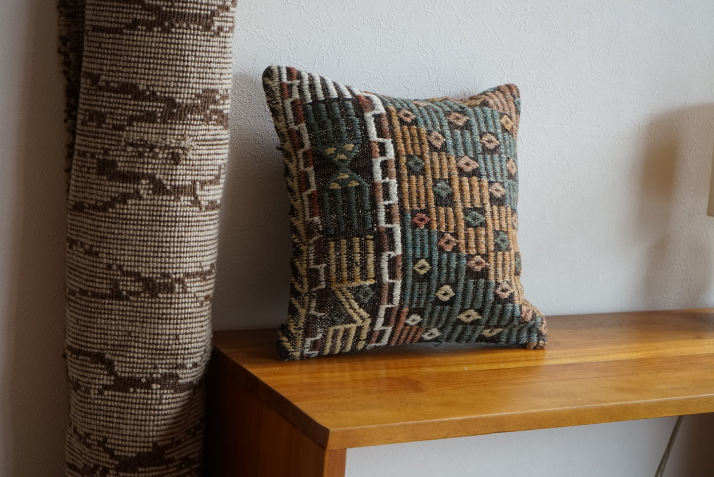 Türkiye Old Kilim Cushion Cover Bronz , Green , White Mix Color Tribal Design 38 × 38 cm No.TR25527 / 国内送料無料・羊毛手織りキリム