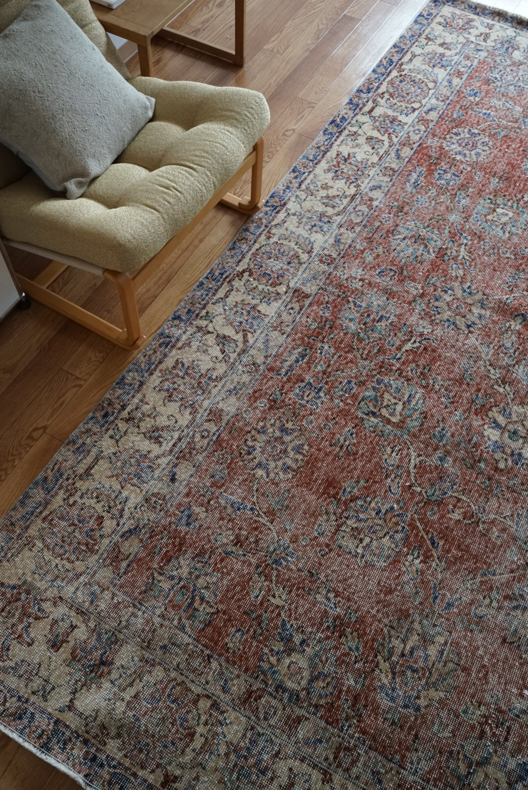 Türkiye Old Isparta Red , Blue Flower Medallion 1970年代 272.5 × 176.5 cm No.TR25508 / 国内送料無料・羊毛手織り絨毯