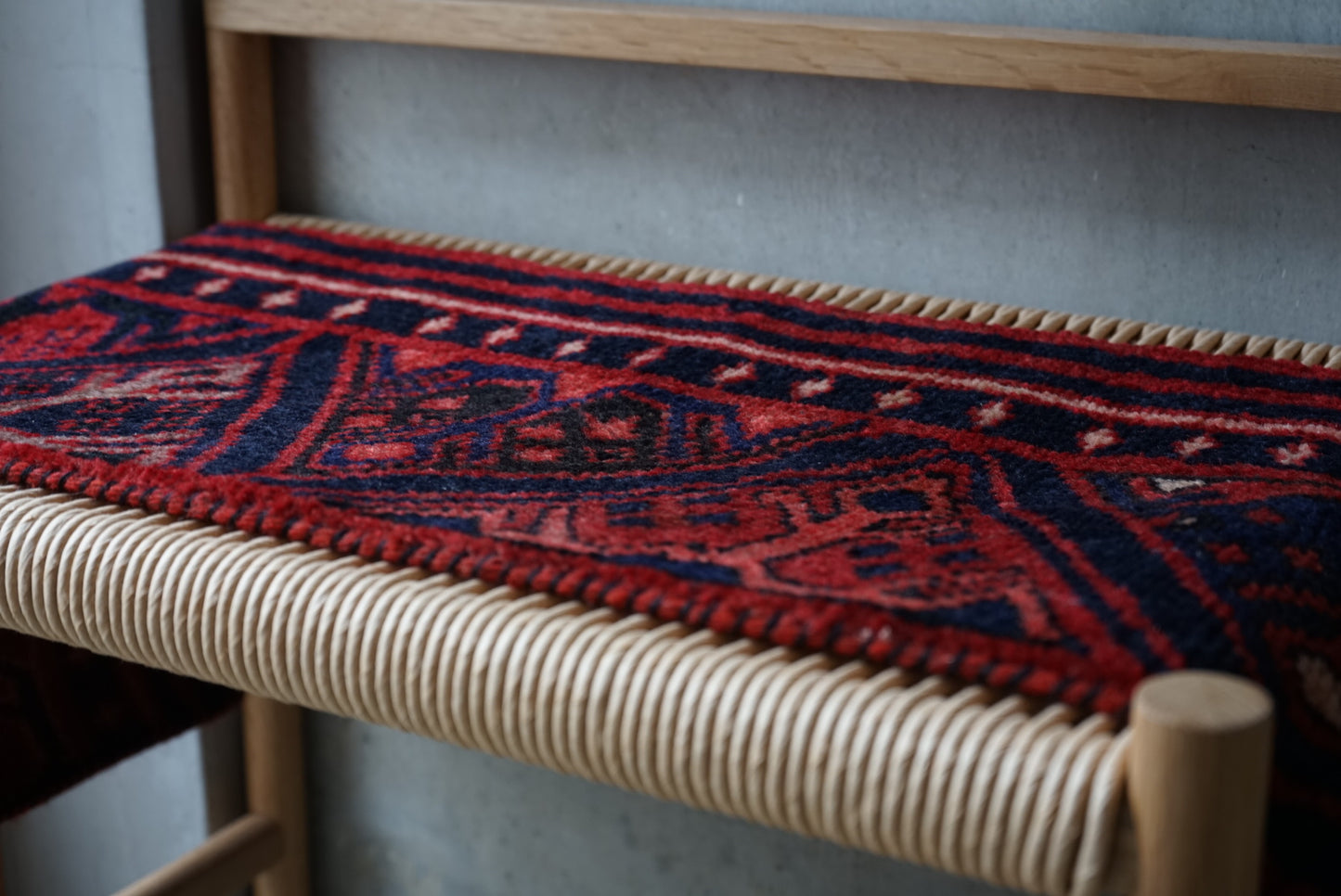 IRAN ANTIQUE SHIRAZ RUNNER
1880年代 106 × 31 cm