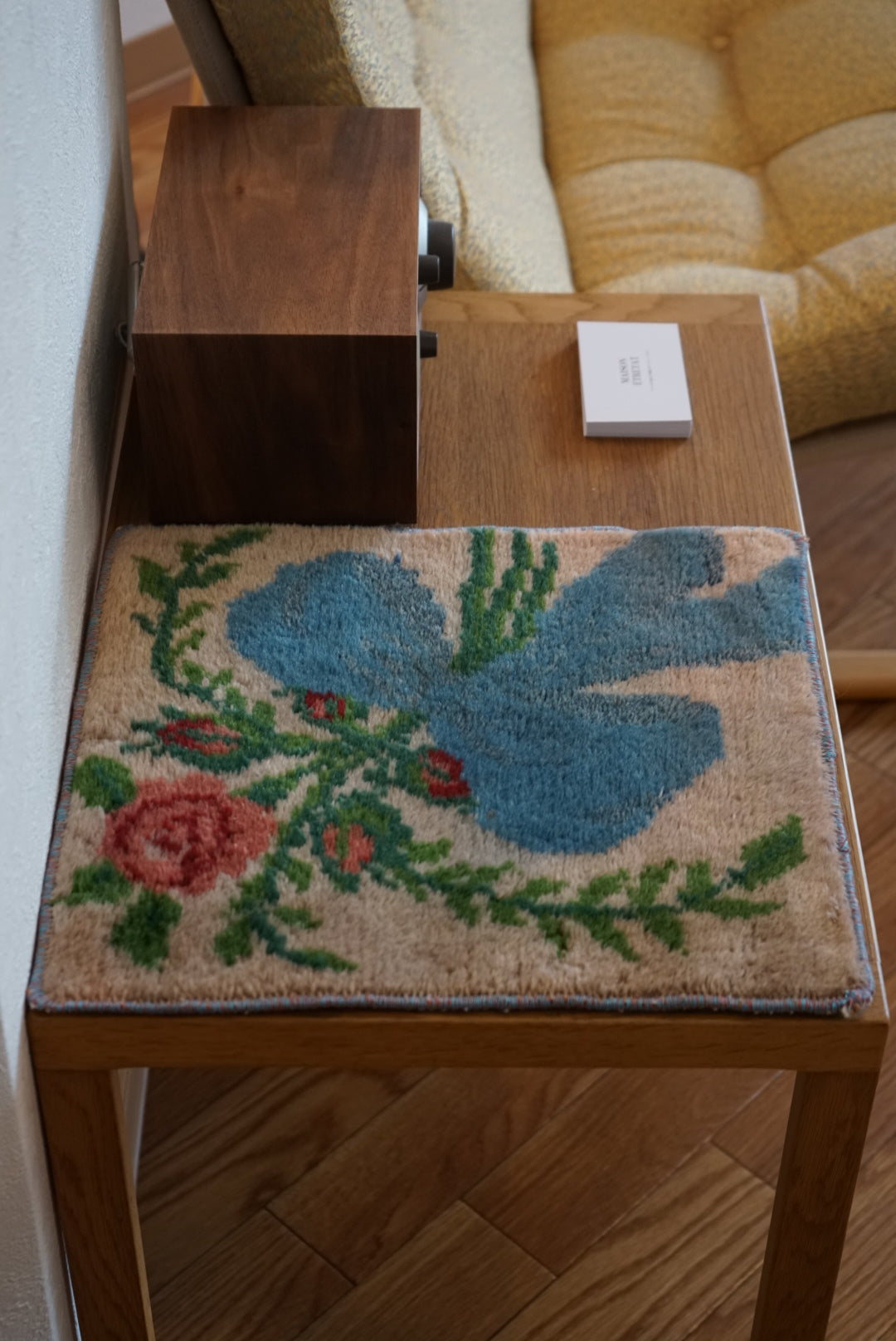 Türkiye Old Oushak Bouquet 1970年代 34.5 × 31 cm No.TR25537 / 国内送料無料・羊毛手織り絨毯