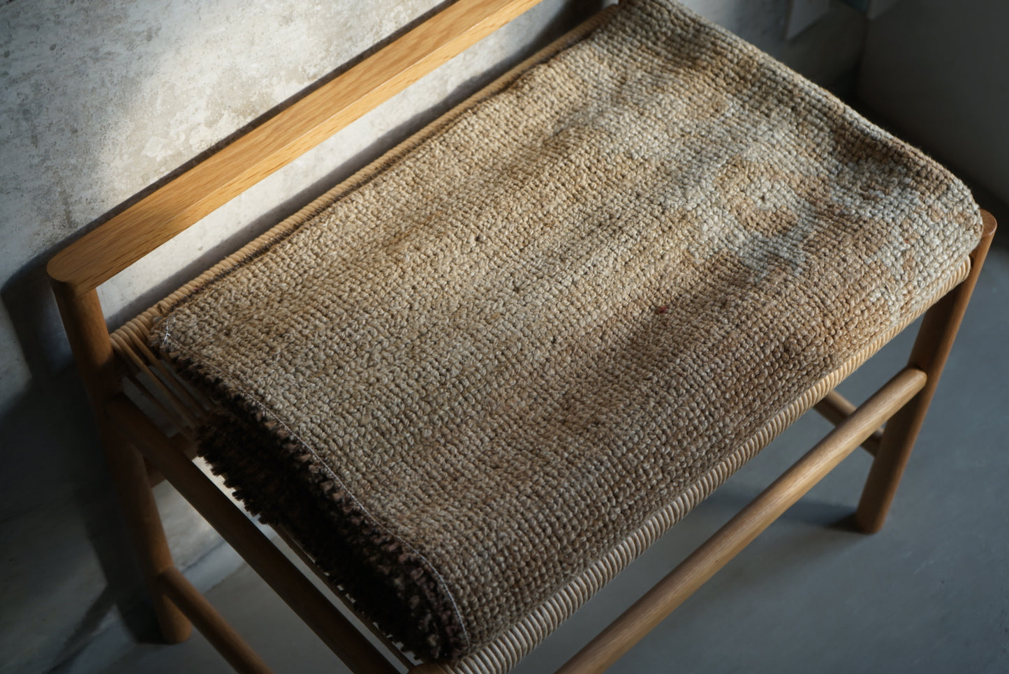 Türkiye Old Oushak Beige Medallion Flower Small size 1970年代 129 × 106 cm No.TR25238