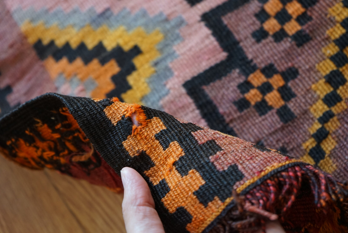Türkiye Old Kilim Kars Tribal Design Purple 1970年代 180.5 × 135 cm No.TR25548 / 国内送料無料・羊毛手織りキリム