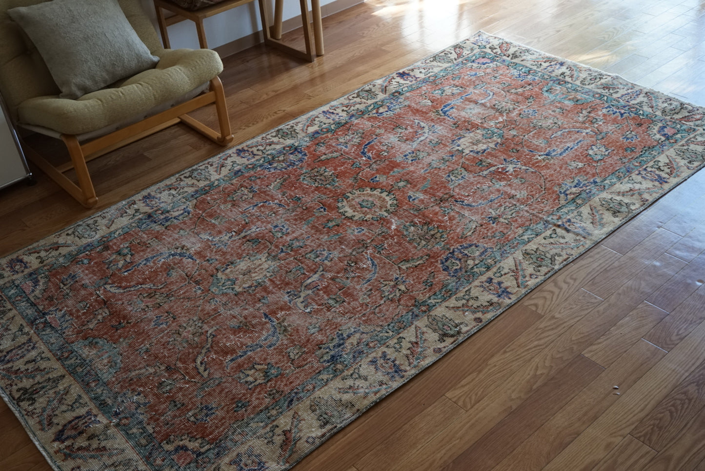 Türkiye Old Isparta Bright Red Flower 1970年代 249 × 132 cm No.TR25505 / 国内送料無料・羊毛手織り絨毯