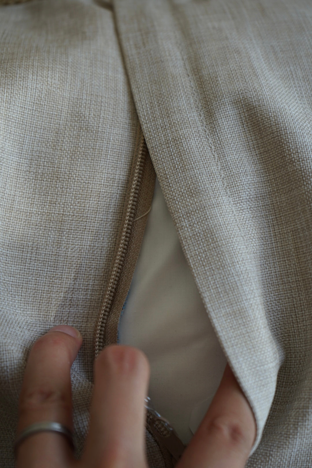 Türkiye Old Kilim Cushion Cover Brown , White Stripe Design 46 × 45 cm No.TR25563 / 送料無料・羊毛手織りキリム