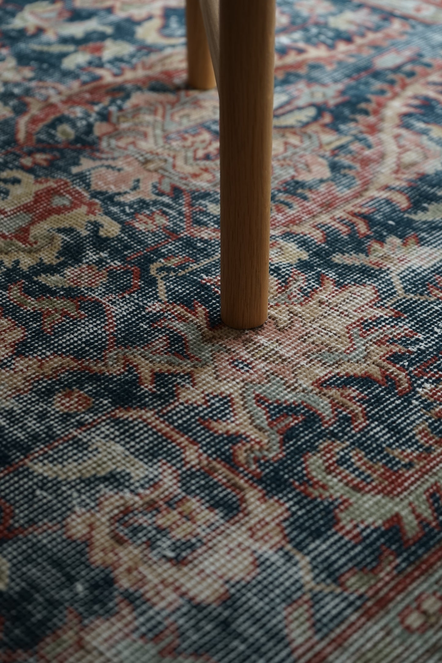 TURKEY OLD ISPARTA NAVY FLORAL 1970年代 207 × 114 cm No.TR25176