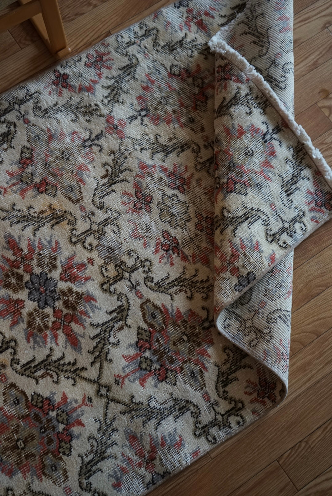 Türkiye Old Isparta Cream , Scarlet Color Flower 1970年代 194 × 95 cm No.TR25520 / 国内送料無料・羊毛手織り絨毯