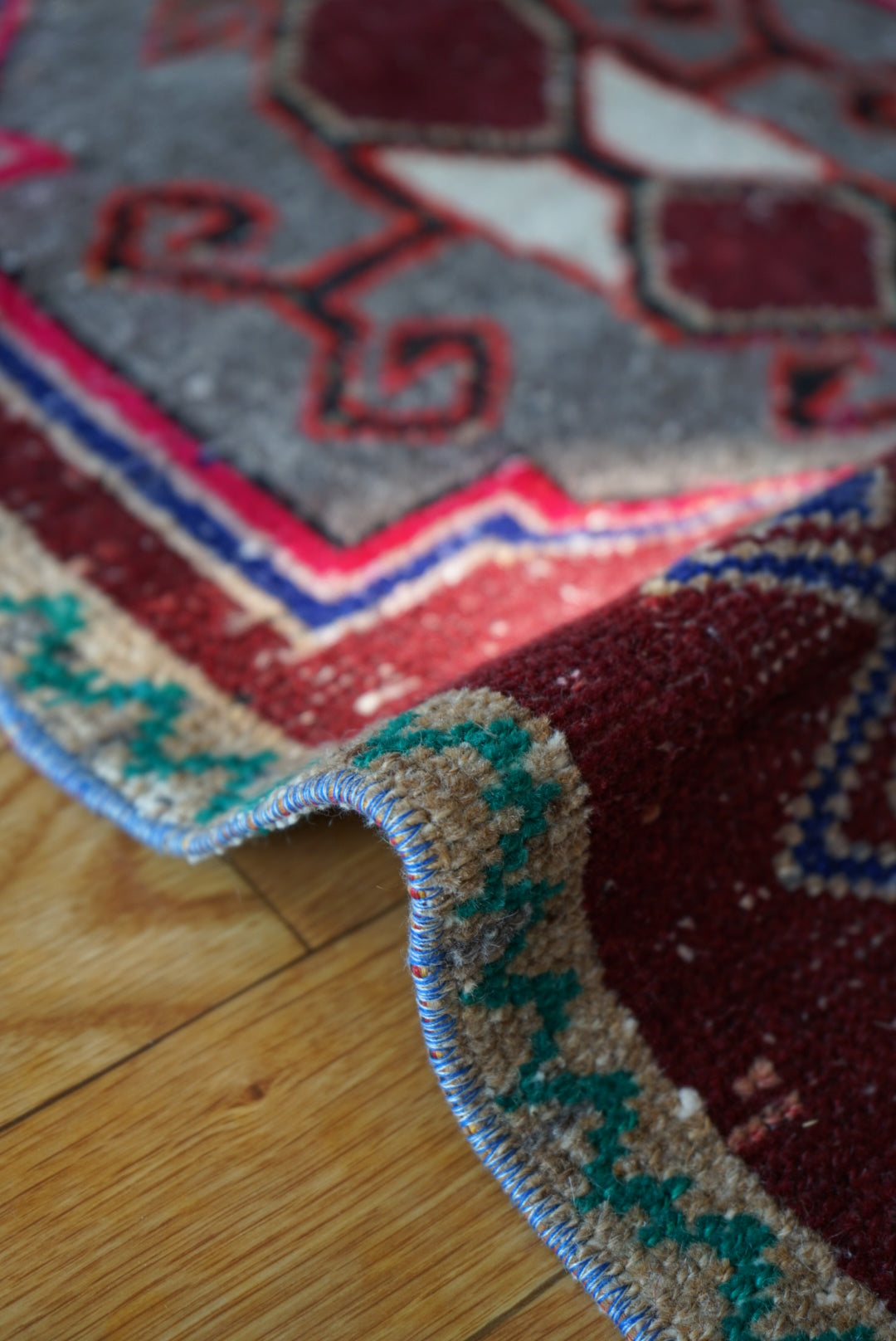 Türkiye Old Oushak Red , Green 1970年代 110.5 × 52 cm No.TR25541 / 国内送料無料・羊毛手織り絨毯