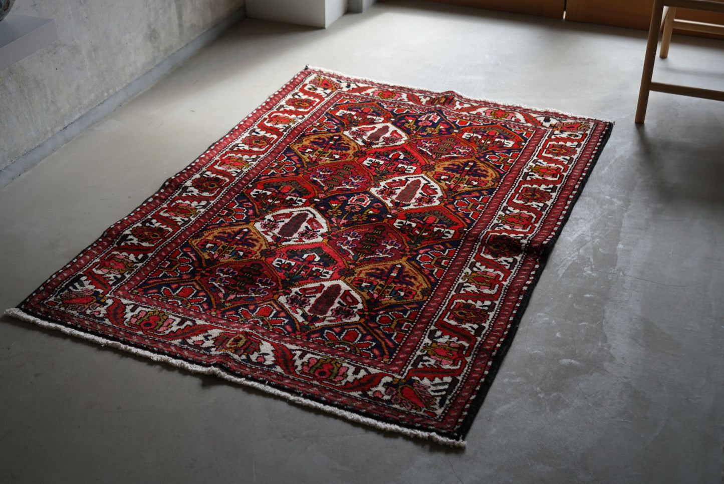 IRAN OLD BAKHTIARI 
SAMAVARI 1950年代 150 × 107 cm / 4'9 × 3'5" ft