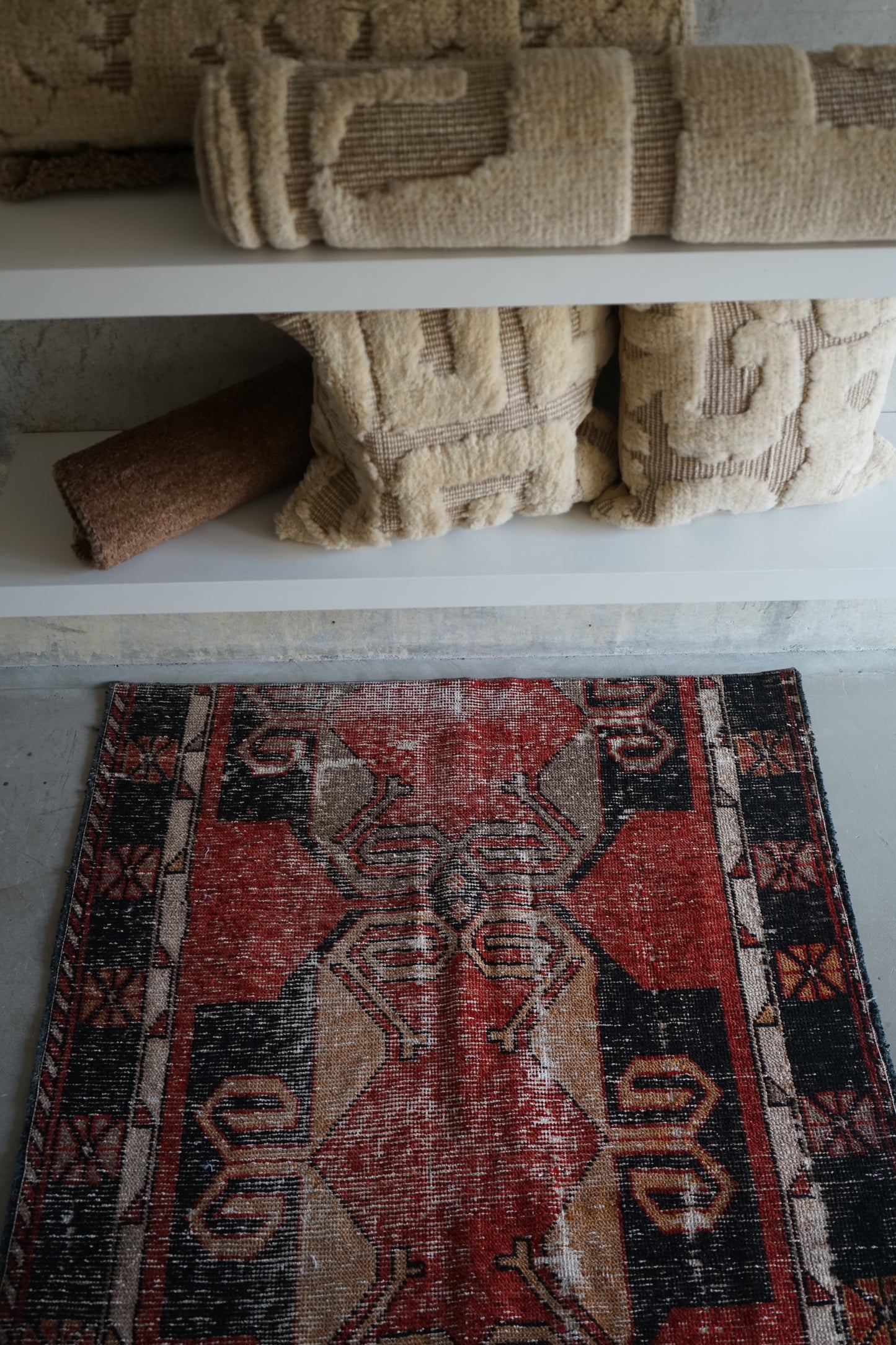 Türkiye Old Oushak Red Small Size 1970年代 103.5 × 102.5 cm No.TR25222