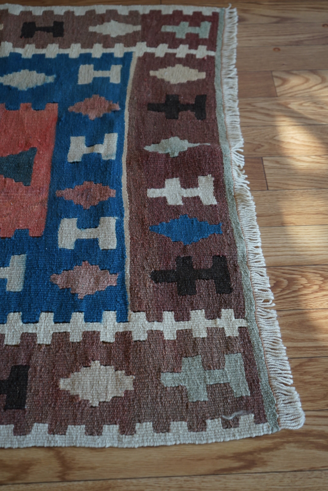 Türkiye Old Kilim Anatoria Tribal Design Blue , Brown , Red 1980年代 145 × 92.5 cm No.TR25549 / 国内送料無料・羊毛手織りキリム