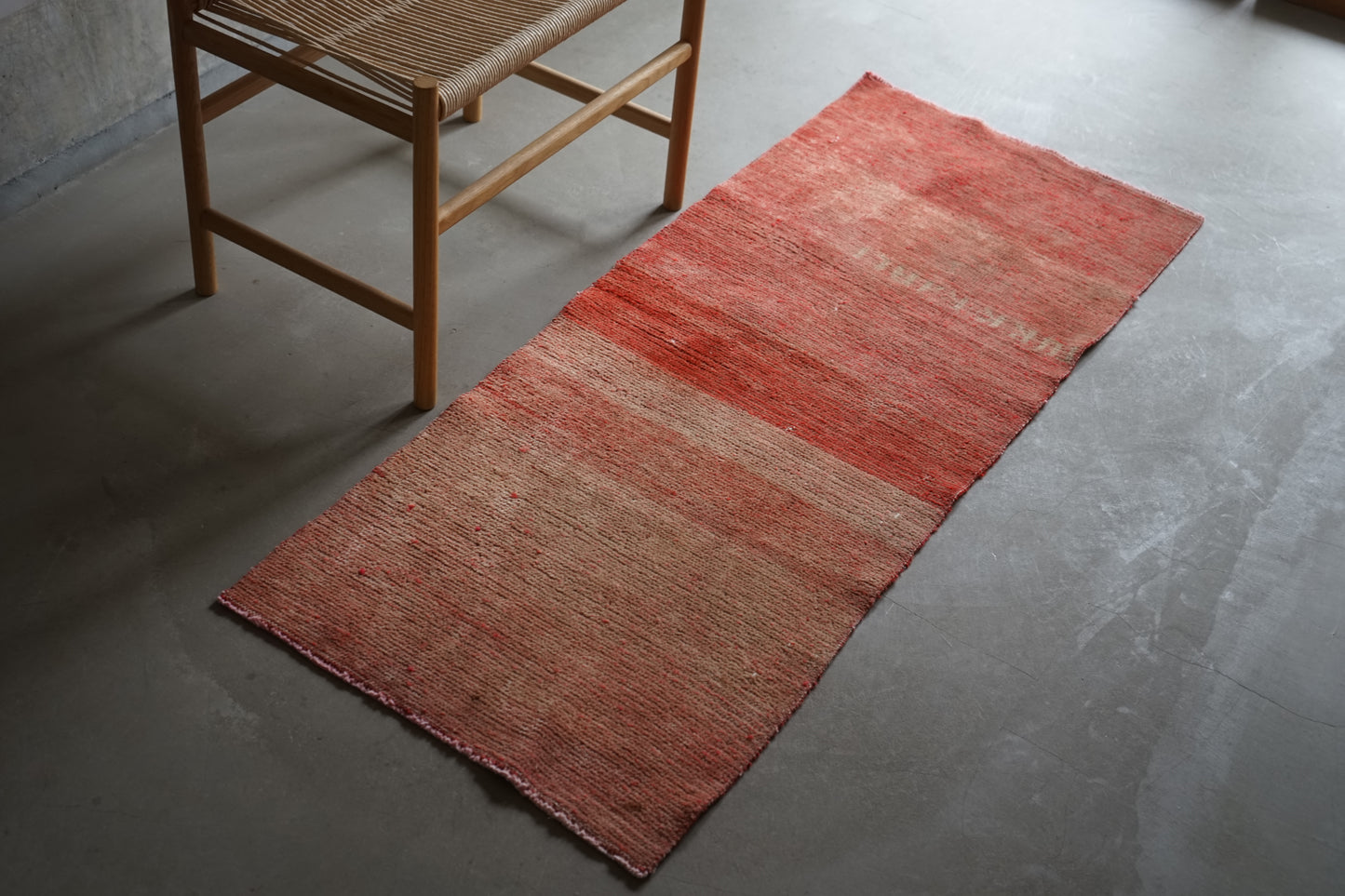 TURKEY OLD OUSHAK SALMON PINK RUNNER 1970年代 148 × 60 cm No.TR25204