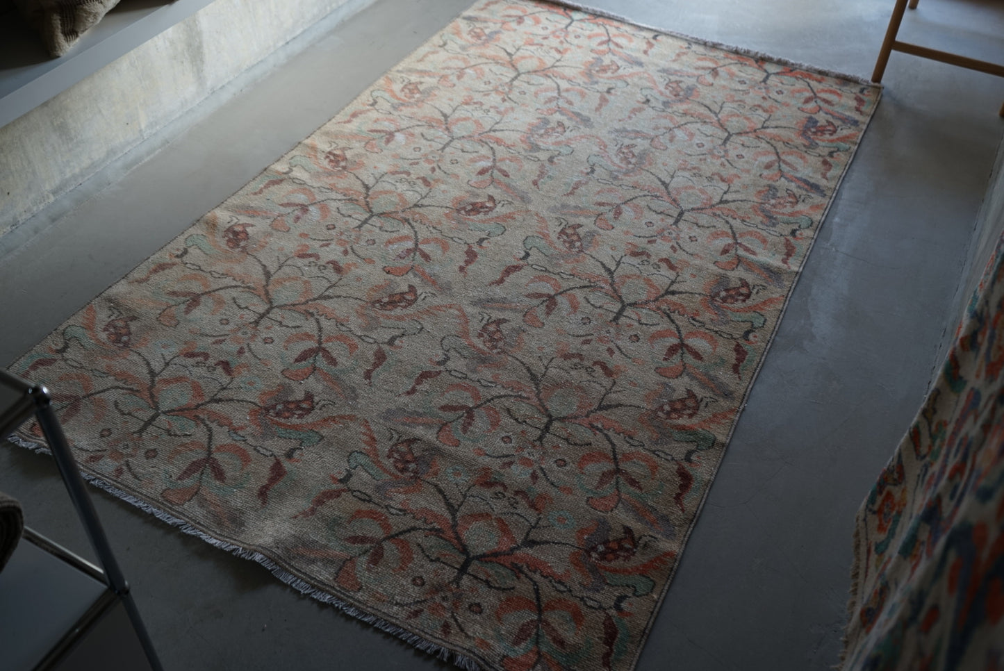 Türkiye Old Isparta Beige Floral 1970年代 218 × 136 cm No.TR25267