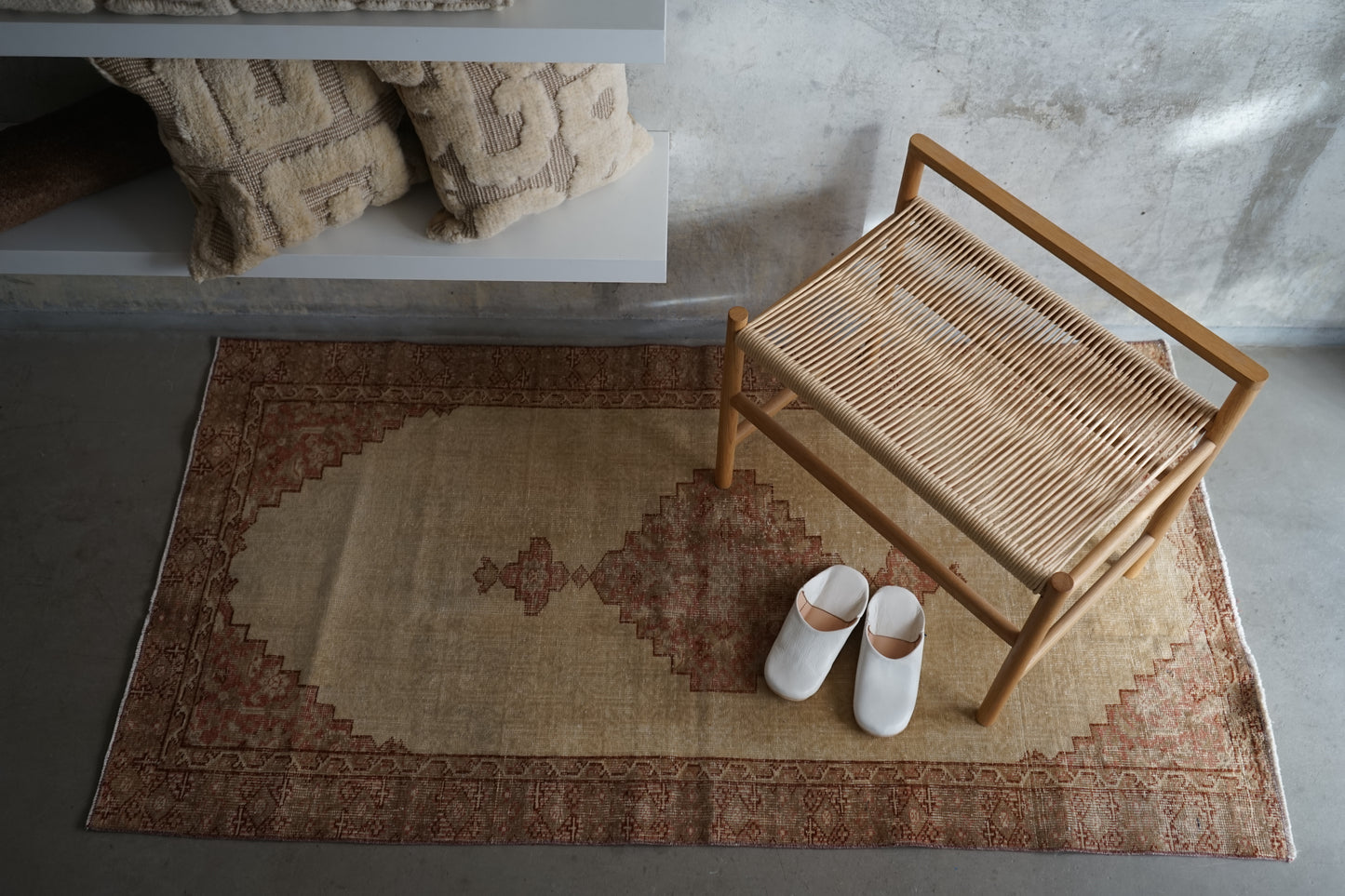 TURKEY OLD ISPARTA BEIGE MEDALION 1970年代 172 × 92 cm No.TR25200