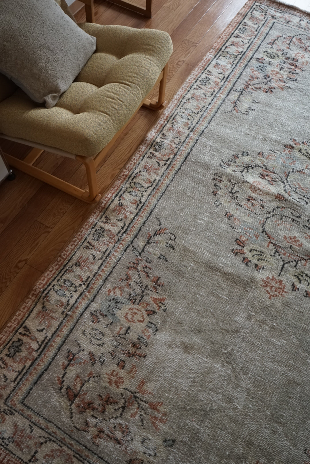 Türkiye Old Isparta Sage Green Flower Medallion 1970年代 248 × 148.5 cm No.TR25511 / 国内送料無料・羊毛手織り絨毯