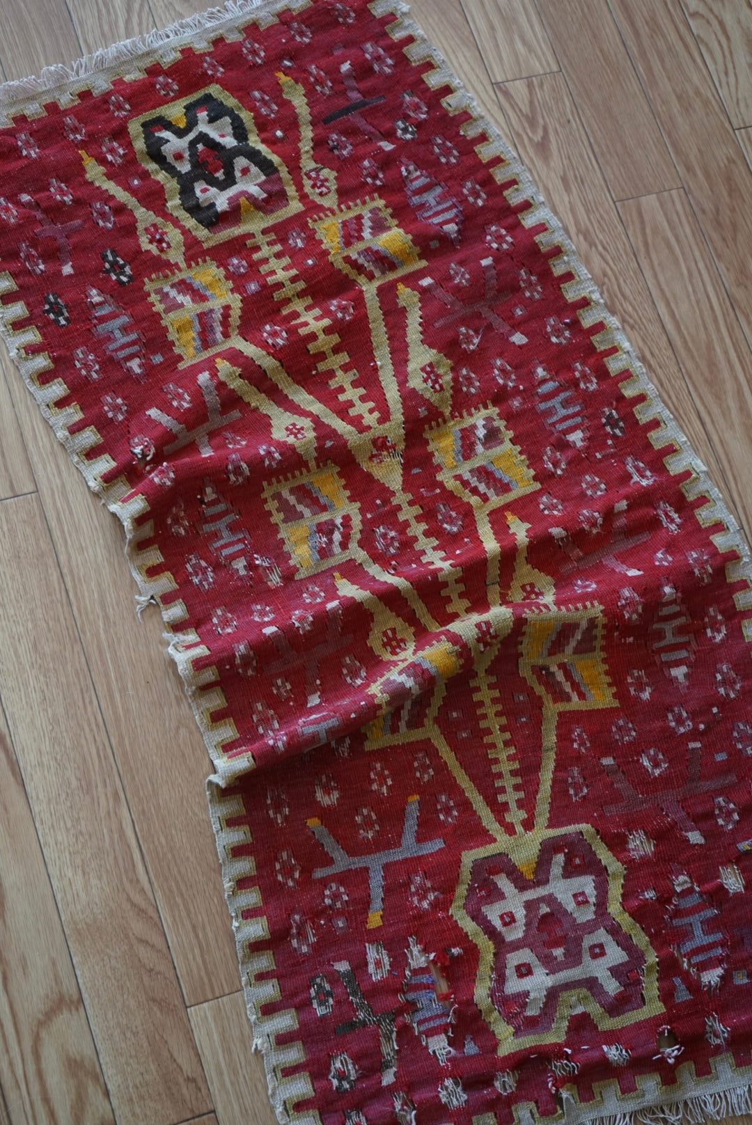 店頭販売 Tribal rug Türkiye Old Anatoria Kilim Tapestry Red , Yellow " Tree of life " 1960年代 111 × 53 cm No.TR25565 / 国内送料無料・羊毛手織りキリム