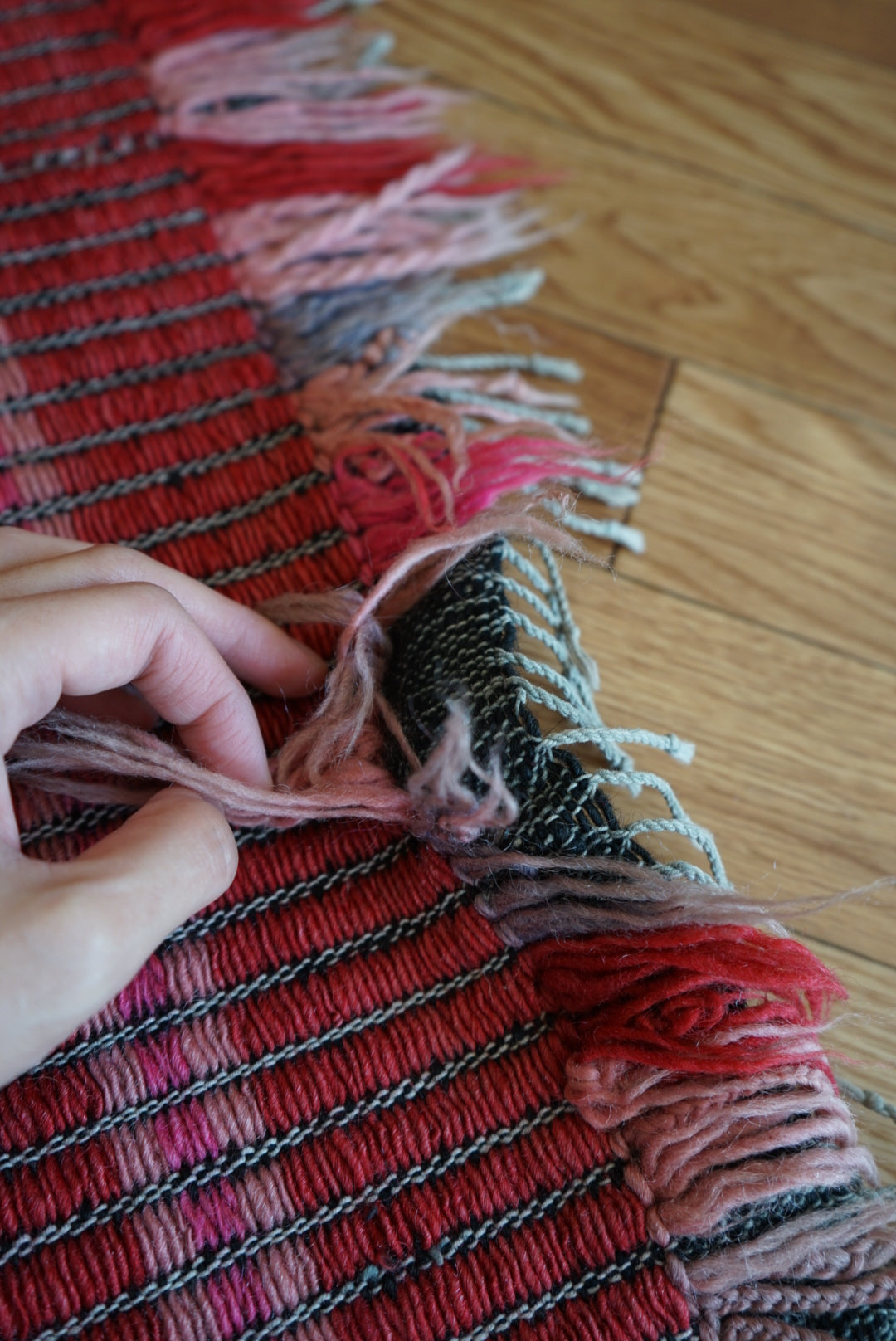 Türkiye Old Kilim Shaggy Pink , Red 1960年代 195 × 144 cm No.TR25546 / 国内送料無料・羊毛手織りキリム