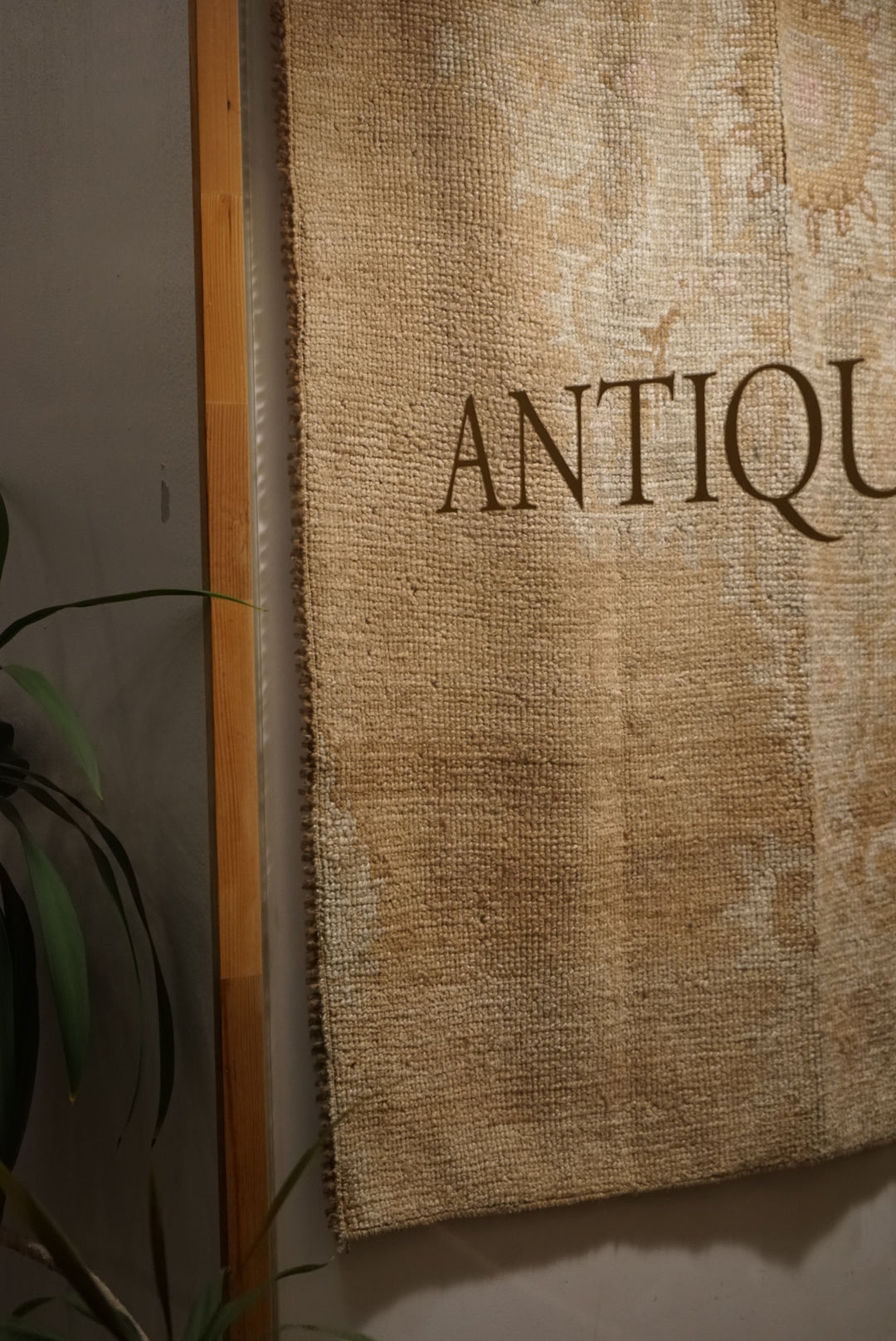 Türkiye Old Oushak Beige Medallion Flower Small size 1970年代 129 × 106 cm No.TR25238