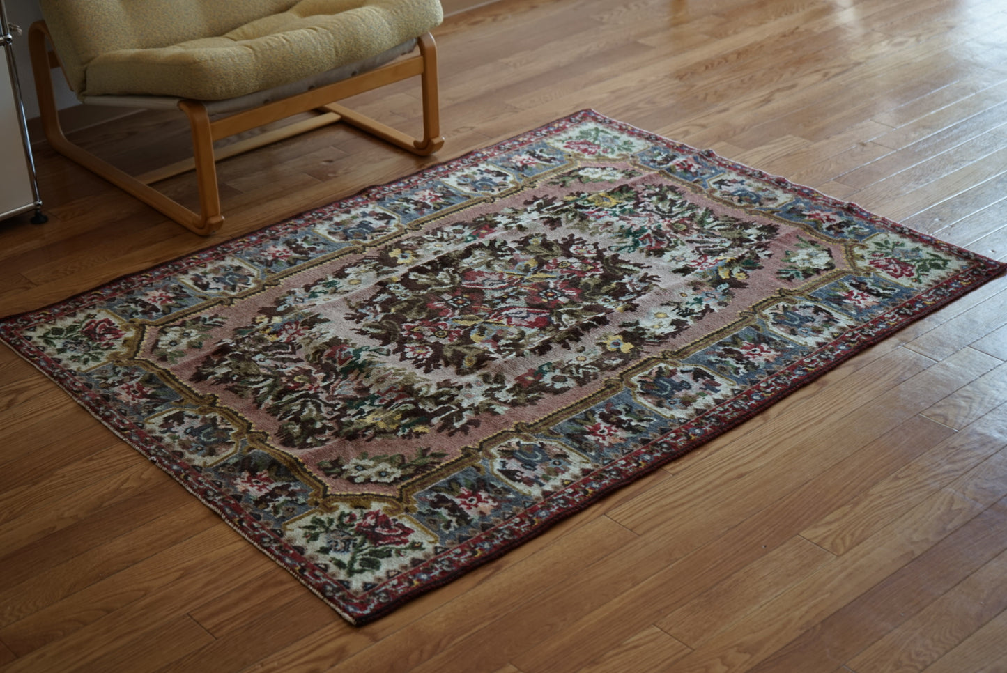 IRAN ANTIQUE BAKHTIARI 
FARADONBEH GOLPATO 1870年代 150 × 114 cm