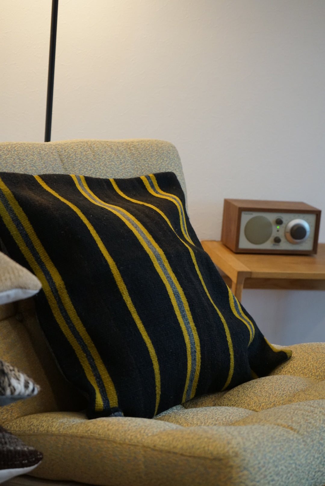 Türkiye Old Kilim Cushion Cover Black , Yellow , Blue Stripe Design 50 × 50 cm No.TR25567 / 送料無料・羊毛手織りキリム