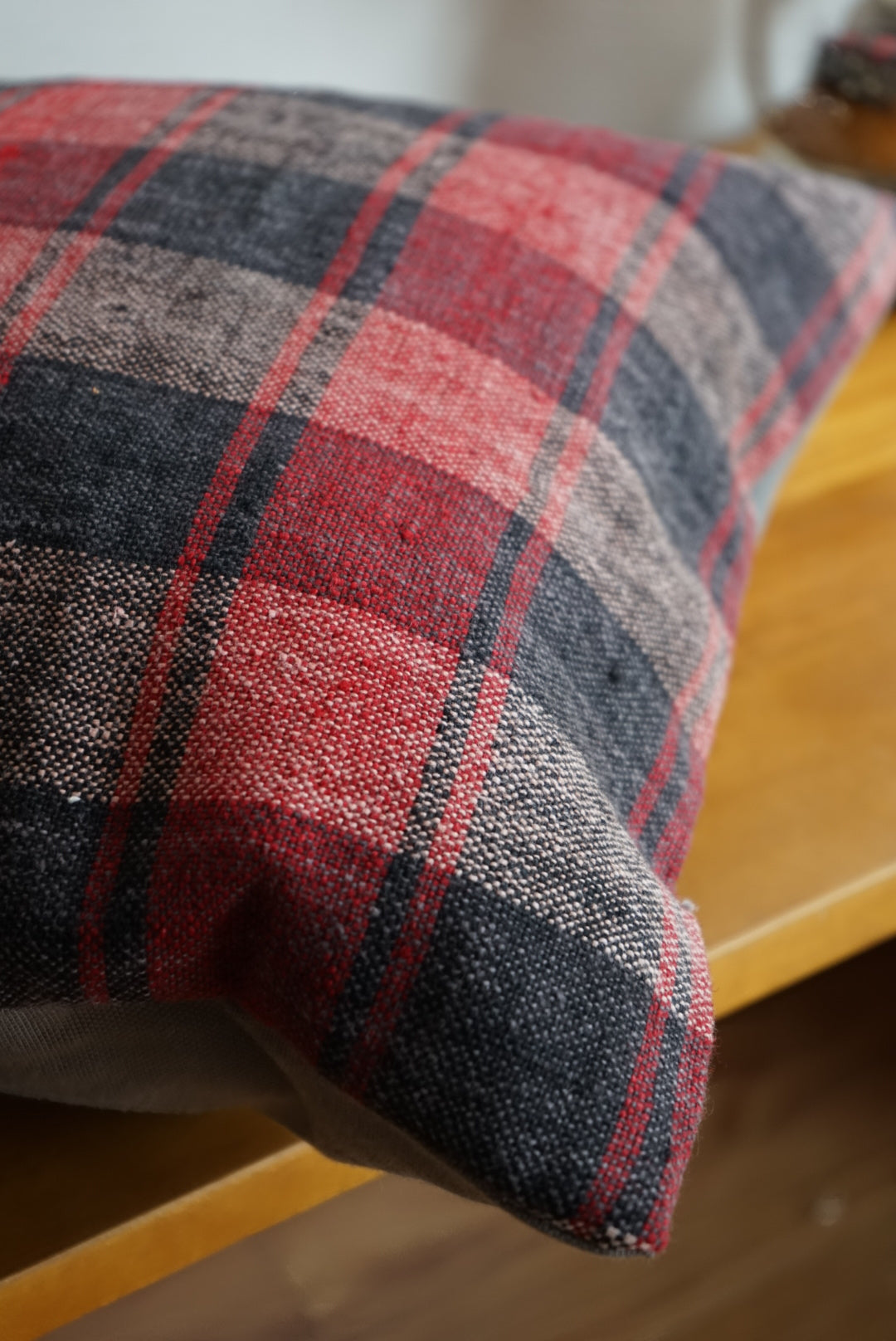 Türkiye Old Kilim Cushion Cover Red , Black Checker Design 45 × 45 cm No.TR25534 / 送料無料・羊毛手織りキリム