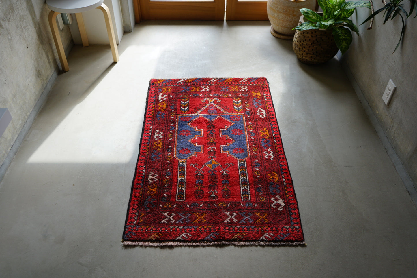 AFGHANISTAN VINTAGE TURKMEN PRAYER RUG 1980年代 124 × 76 cm