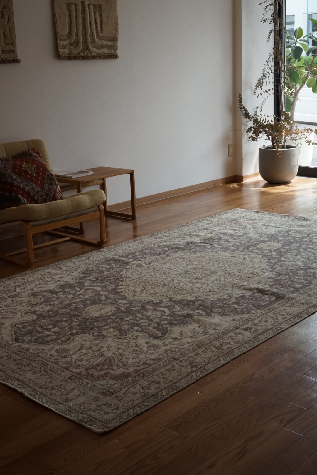 Türkiye Old Isparta Medallion Beige , Glay 1960年代 284 × 162 cm No.TR25493 / 国内送料無料