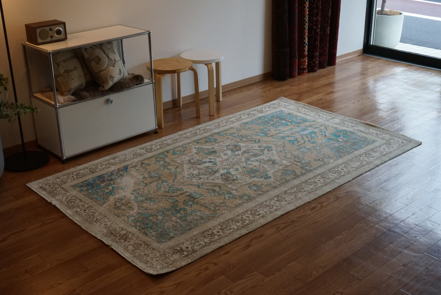 Türkiye Old Oushak Beige , Blue , Medallion 1960年代 227 × 132cm No.TR25454