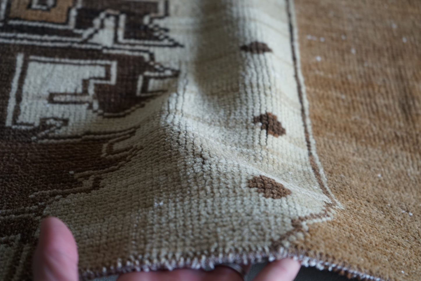 Türkiye Old Isparta Milk Coffee Color Small size 1980年代 115 × 47 cm No.TR25240