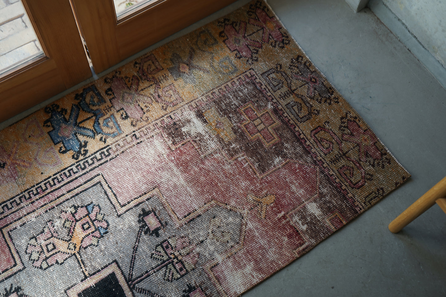 TURKEY OLD ISPARTA PINK BEIGE SMALL SIZE 1970年代 120 × 68 cm No.TR25219