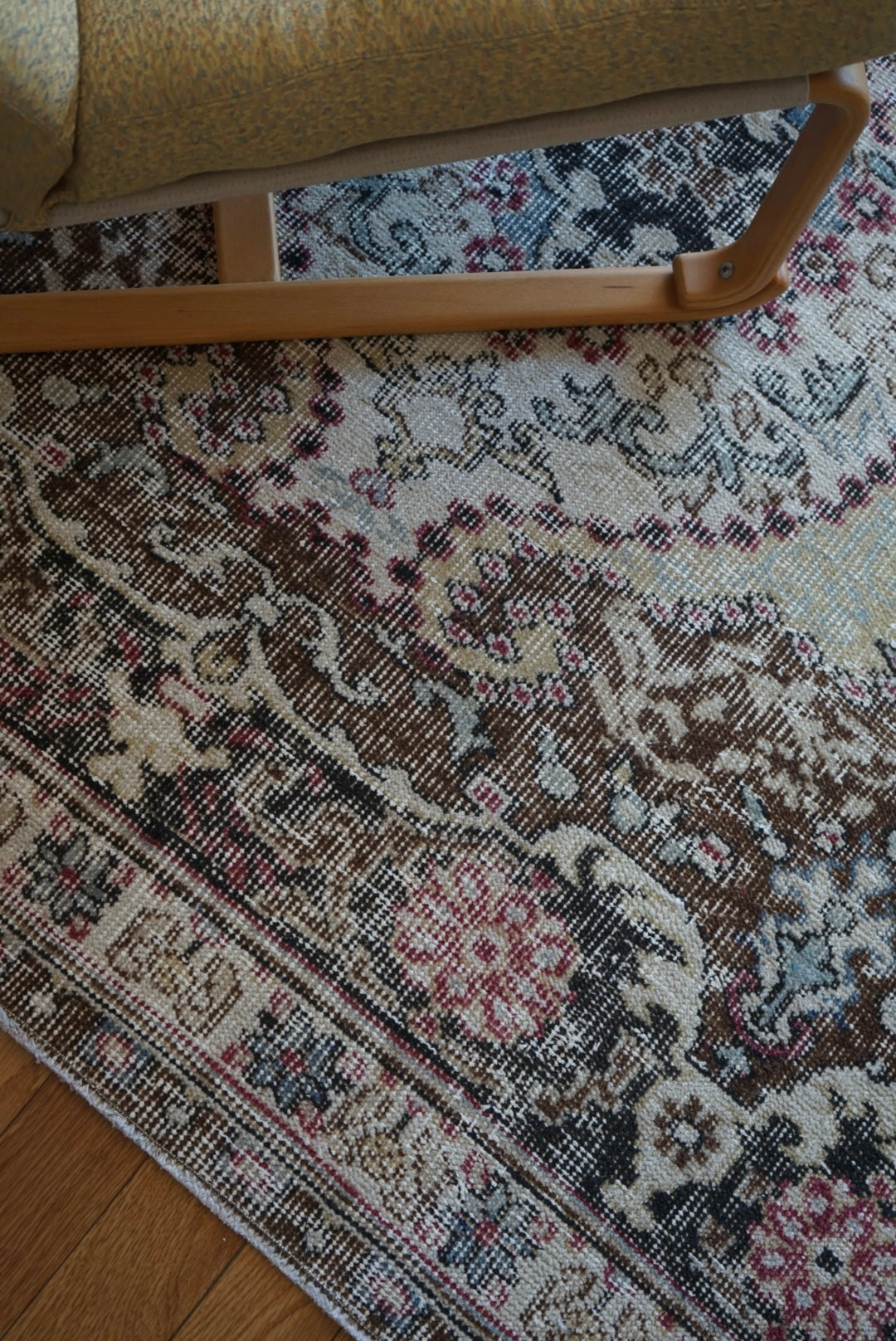 Türkiye Old Oushak Flower Medallion Black Butterfly 1970年代 263 × 176 cm No.TR25402