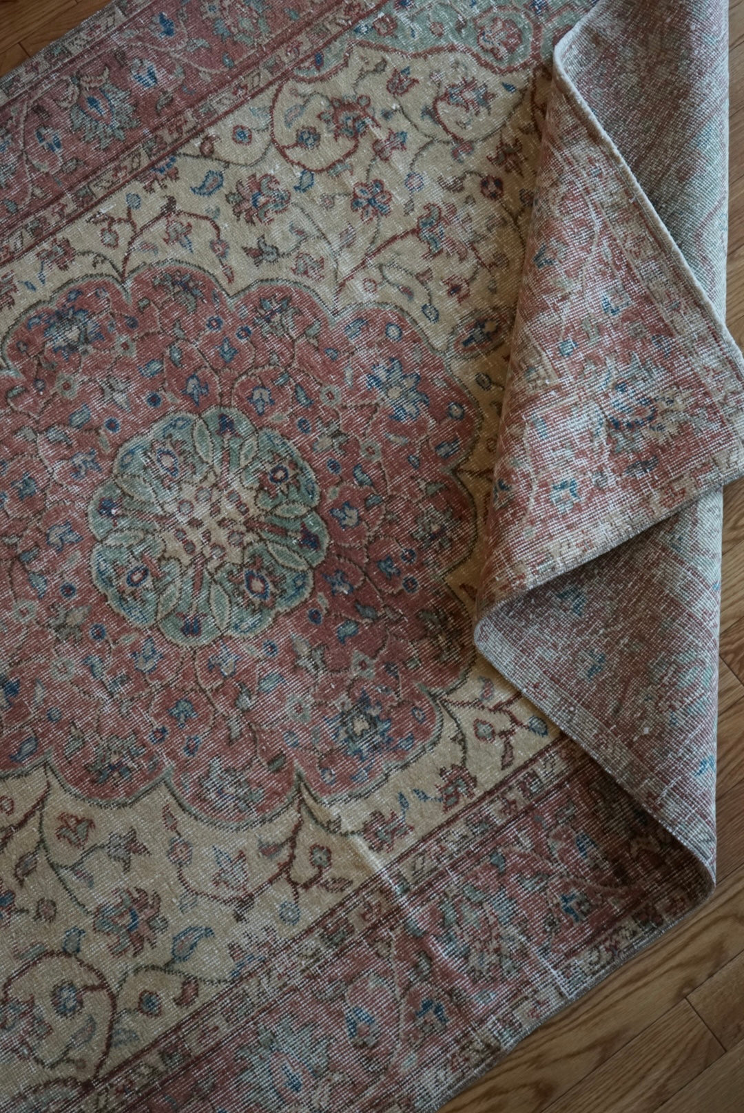 Türkiye Old Isparta Beige , Red , Green Medallion 1960年代 244 × 142 cm No.TR25455